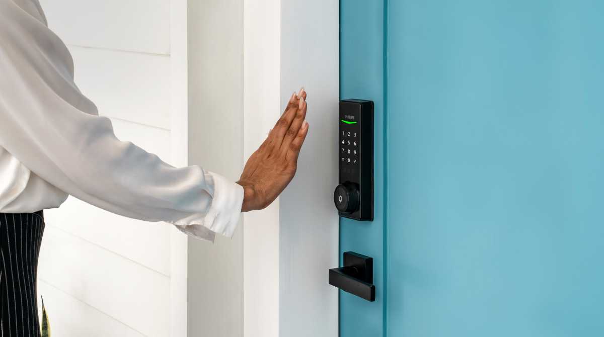Philips presenta la primera cerradura inteligente con escaneo de la palma de la mano